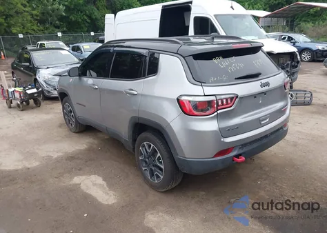 2019 Jeep Compass Trailhawk 4X4 from USA, damaged, VIN 3C4NJDDB5KT671739